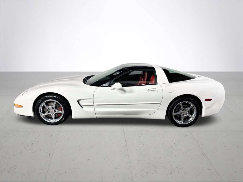 Used 2003 White Chevrolet Base image 9