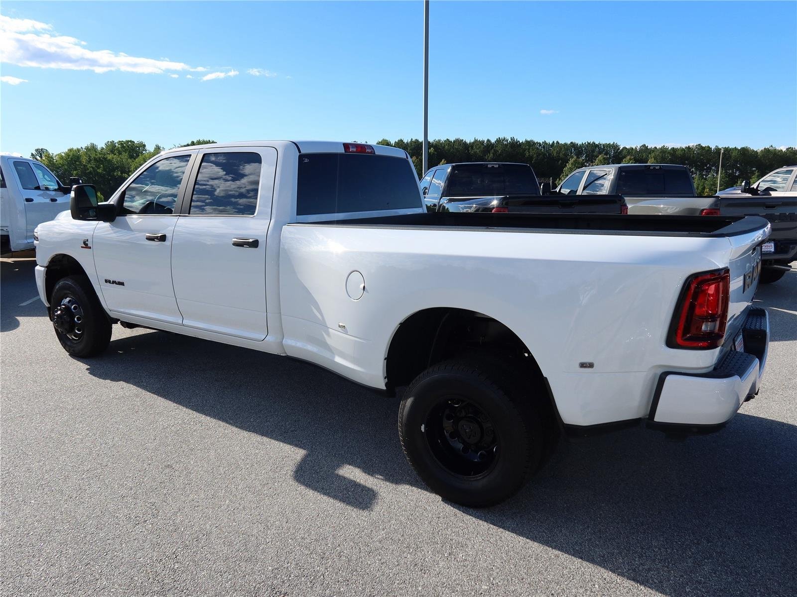 New 2026 Bright White Clear-Coat Exterior Paint RAM Big Horn image 4