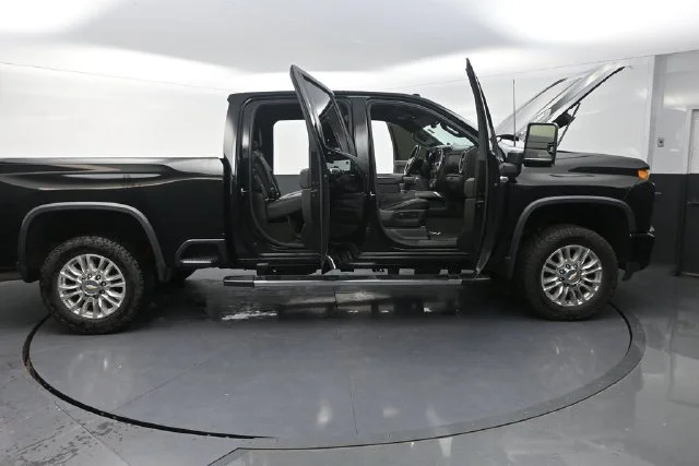 Used 2020 Black Chevrolet High Country image 46