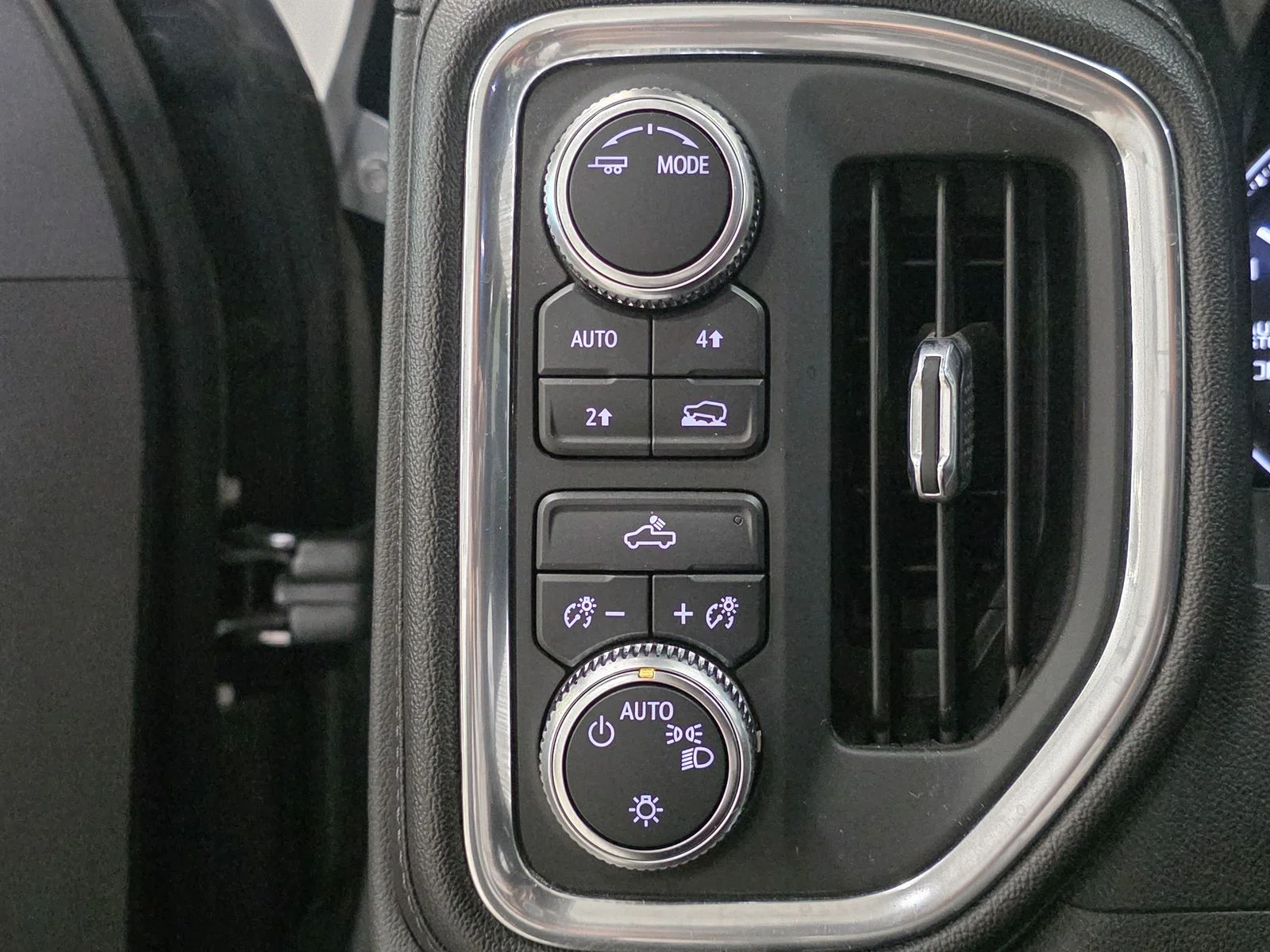 Used 2020 Gray GMC SLE image 25