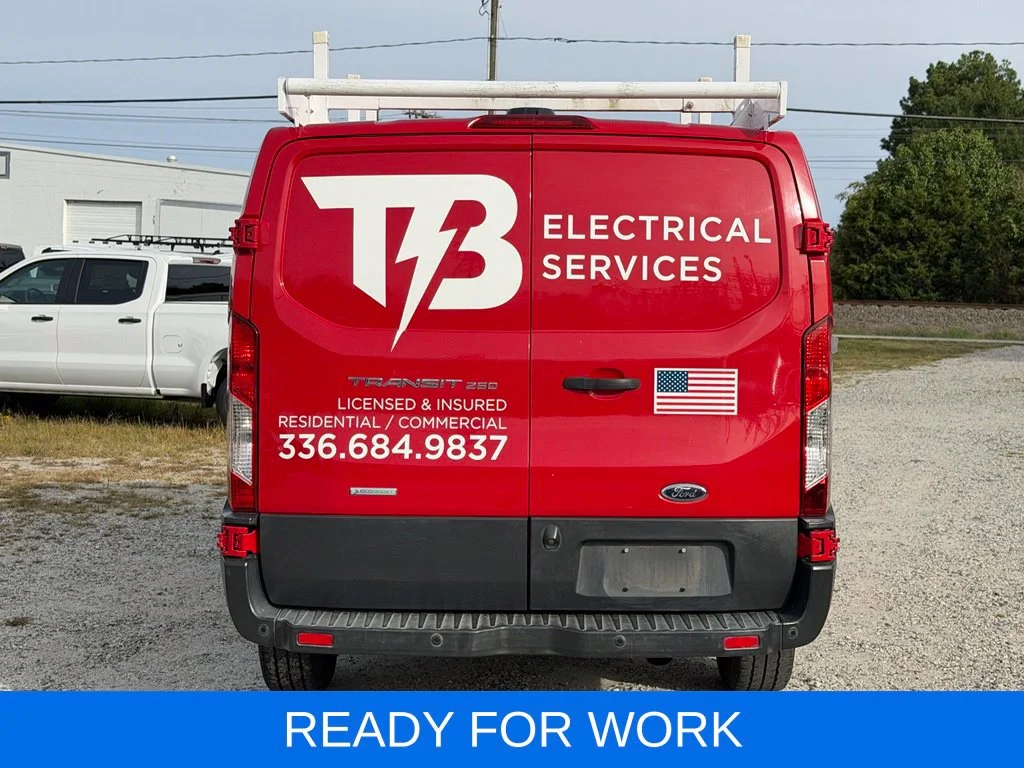 Used 2015 Red Ford Base image 7