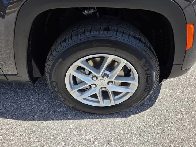 New 2026 Baltic Gray Metallic Clear-Coat Exterior Paint Jeep Laredo X image 18