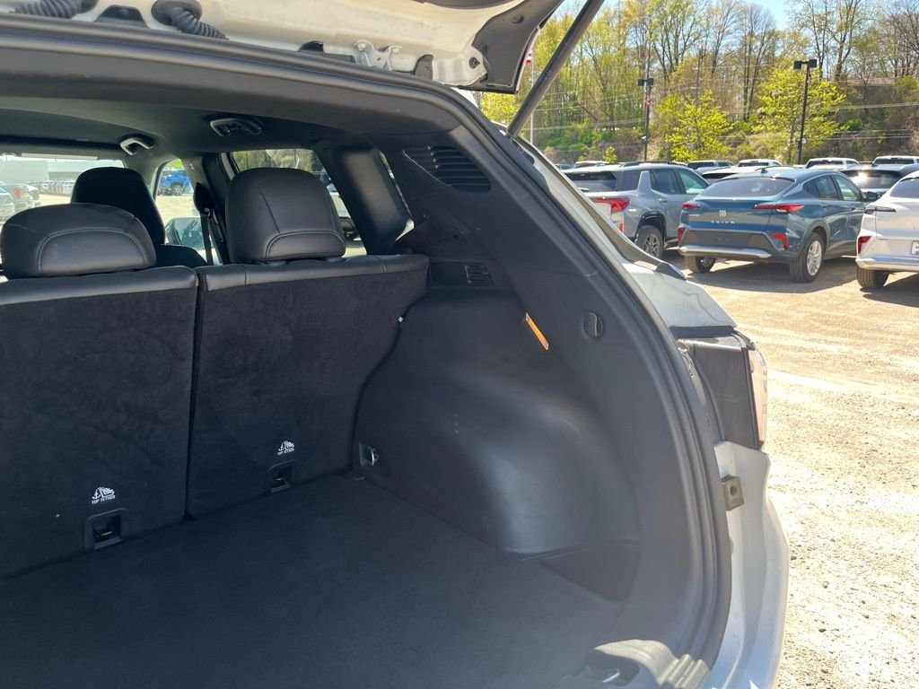 Used 2024 Bright White Clearcoat Jeep Latitude image 11