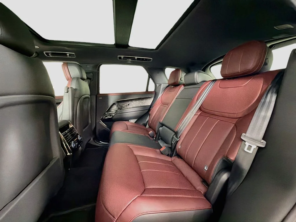 New 2026 Fuji White Land Rover Dynamic SE image 26