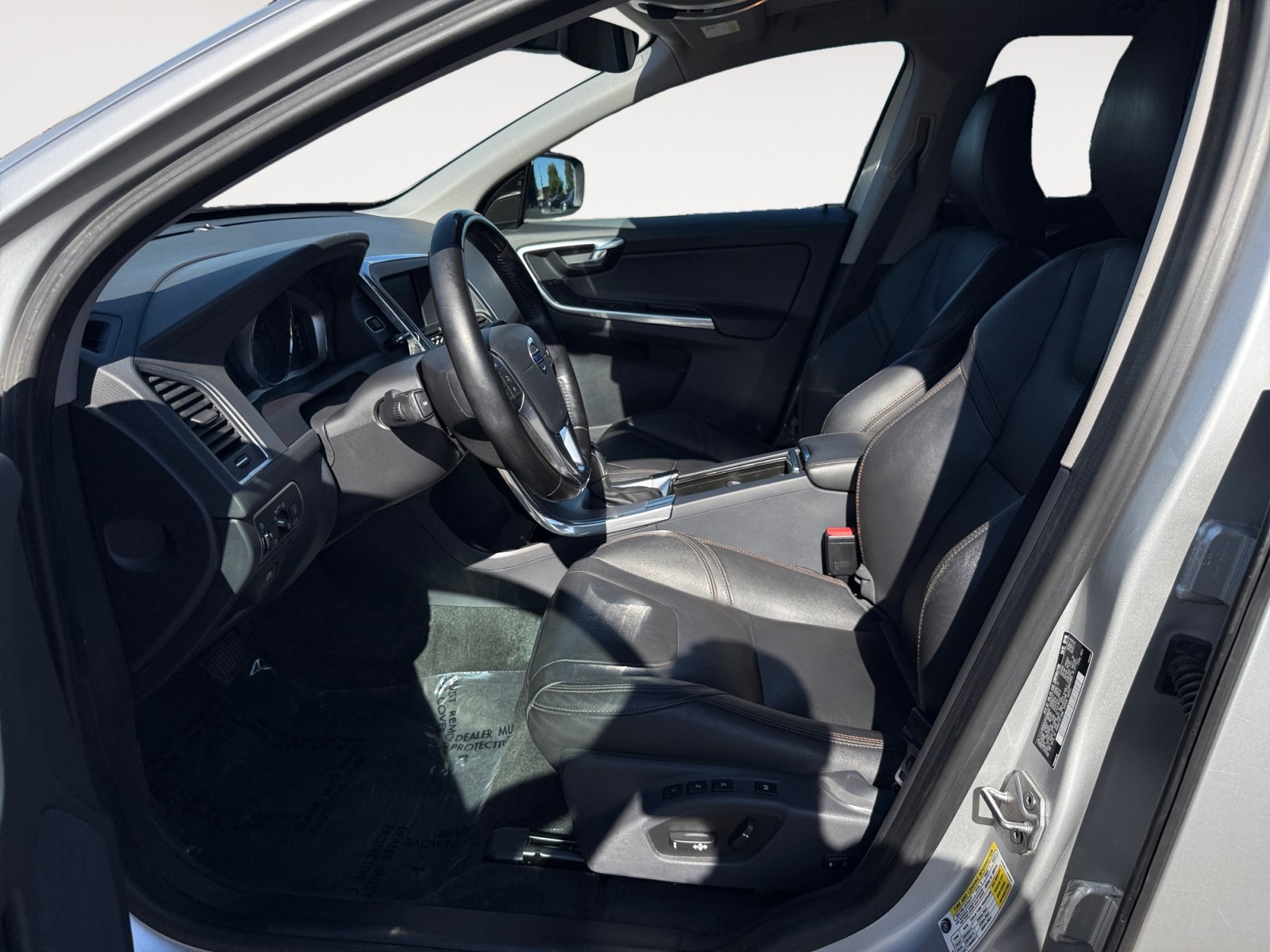 Used 2017 Bright Silver Metallic Volvo T6 Dynamic image 10