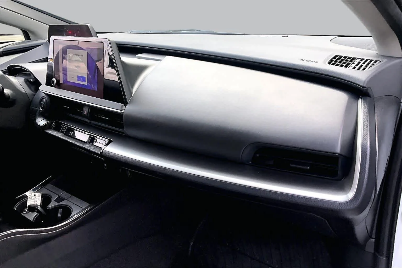 Used 2024 Wind Chill Pearl Toyota LE image 17