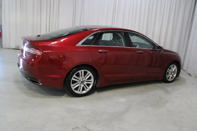 Used 2016 Red Lincoln Base image 31