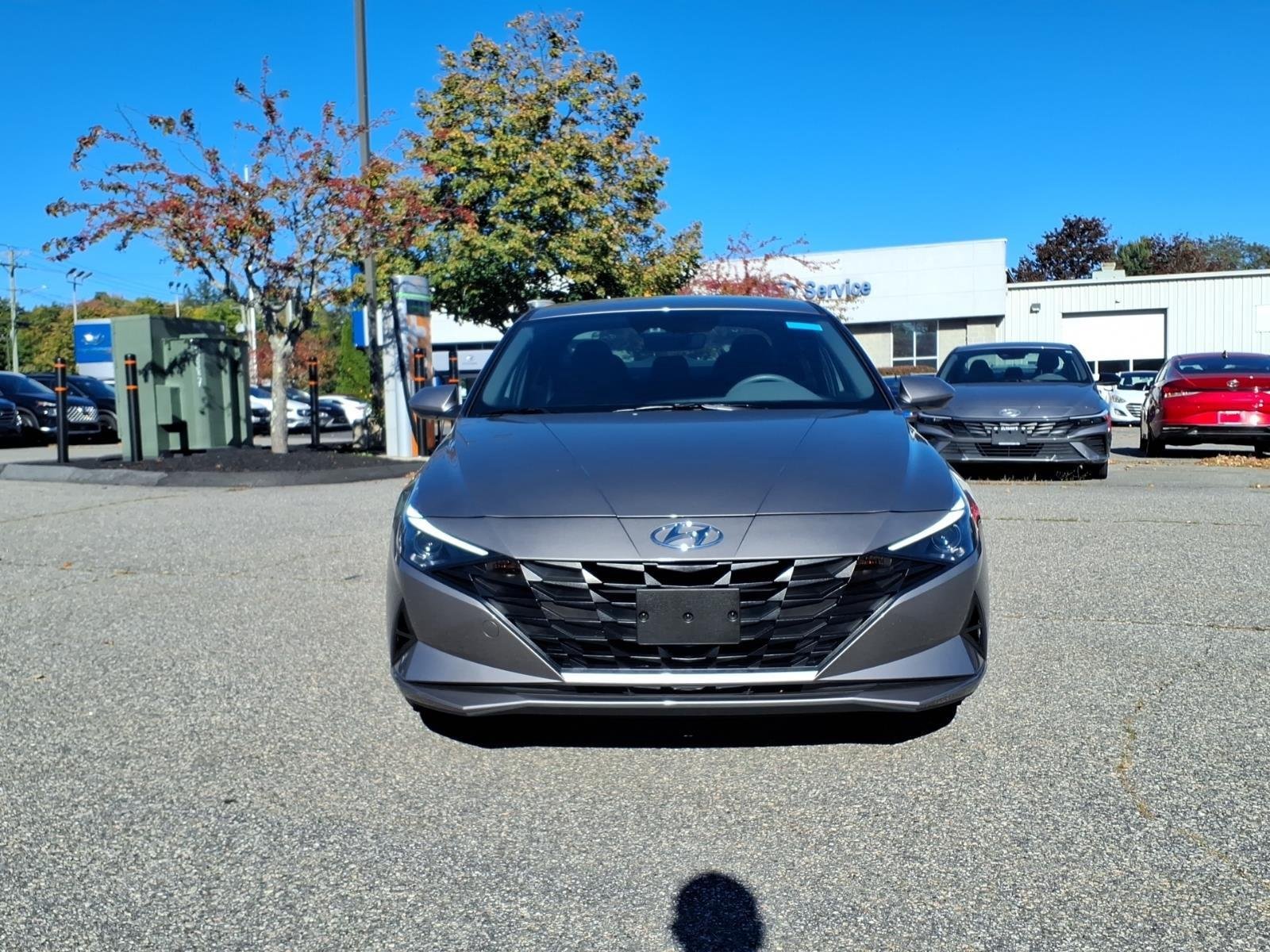 Certified Used 2023 Fluid Metal Hyundai SEL image 2