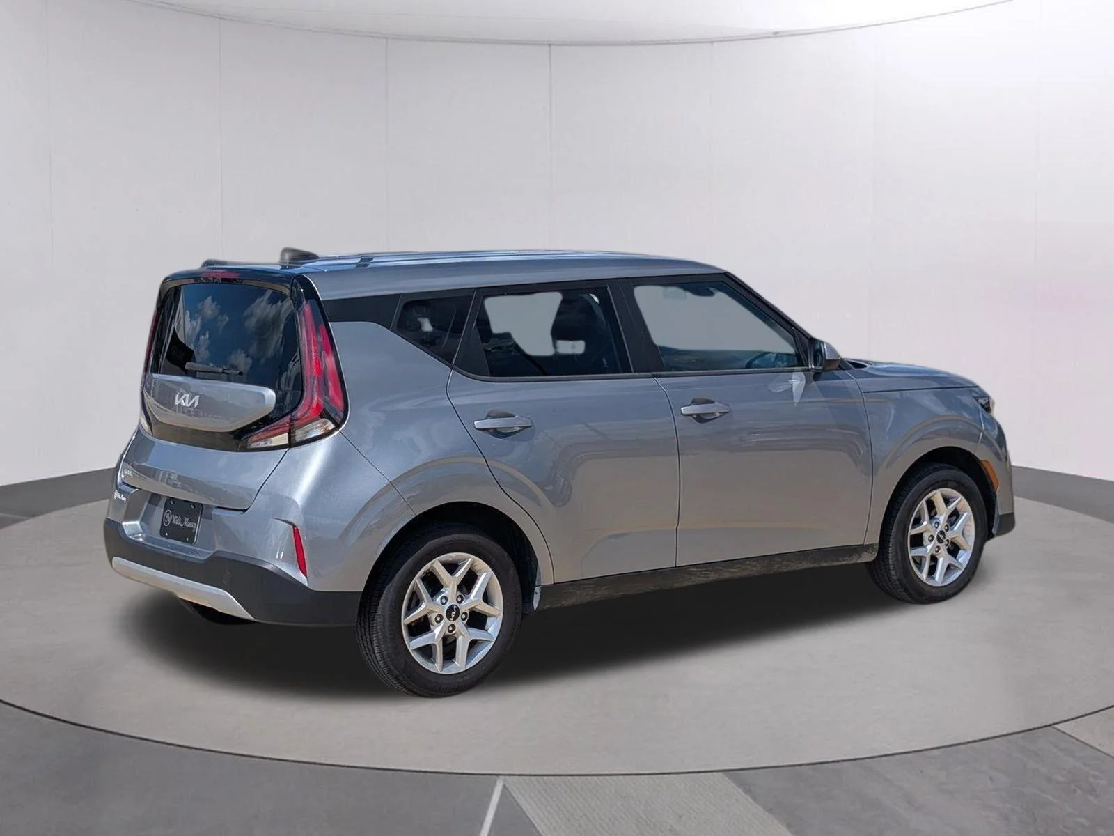 Used 2025 Steel Gray Kia LX image 9