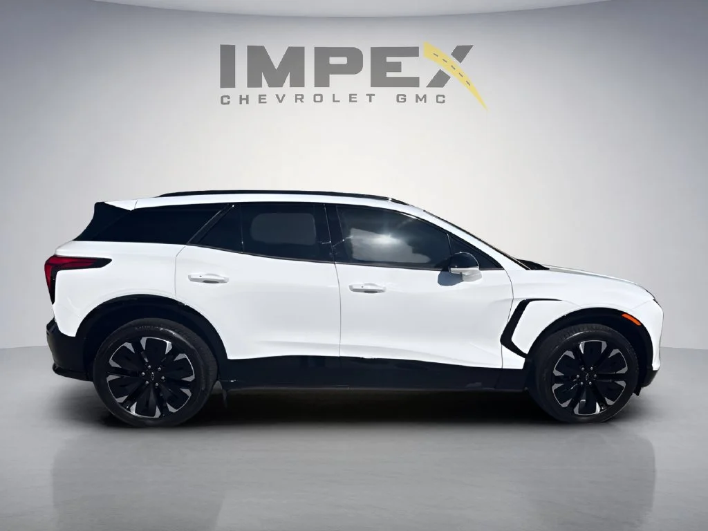 Used 2024 Summit White Chevrolet RS image 6