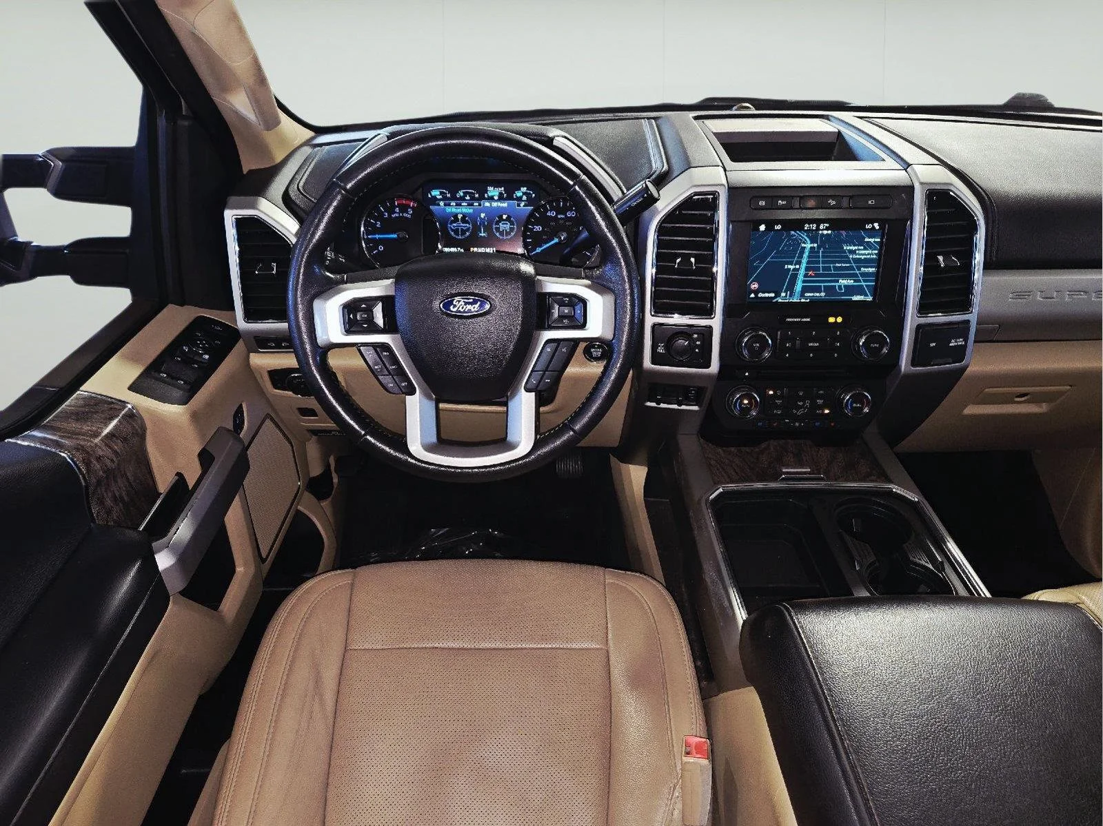Used 2018 White Gold/Stone Gray Ford Lariat image 35