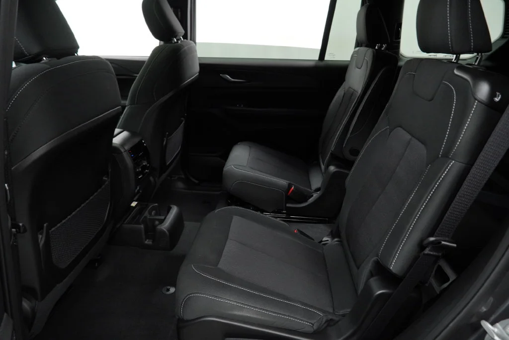 New 2026 Baltic Gray Metallic Clear-Coat Exterior Paint Jeep Laredo X image 19