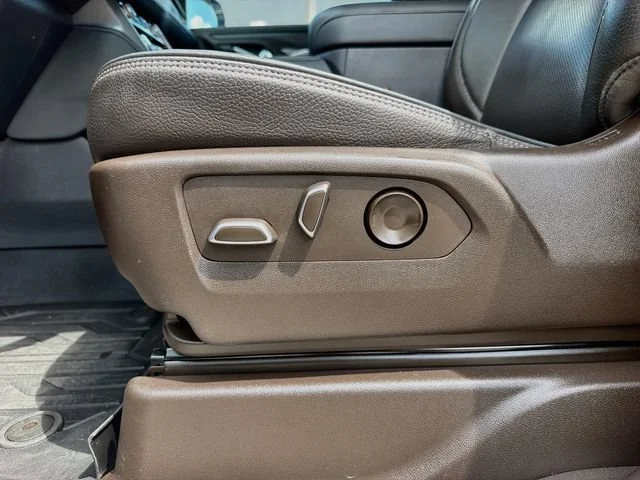 Used 2022 White Frost Tricoat GMC Denali image 27
