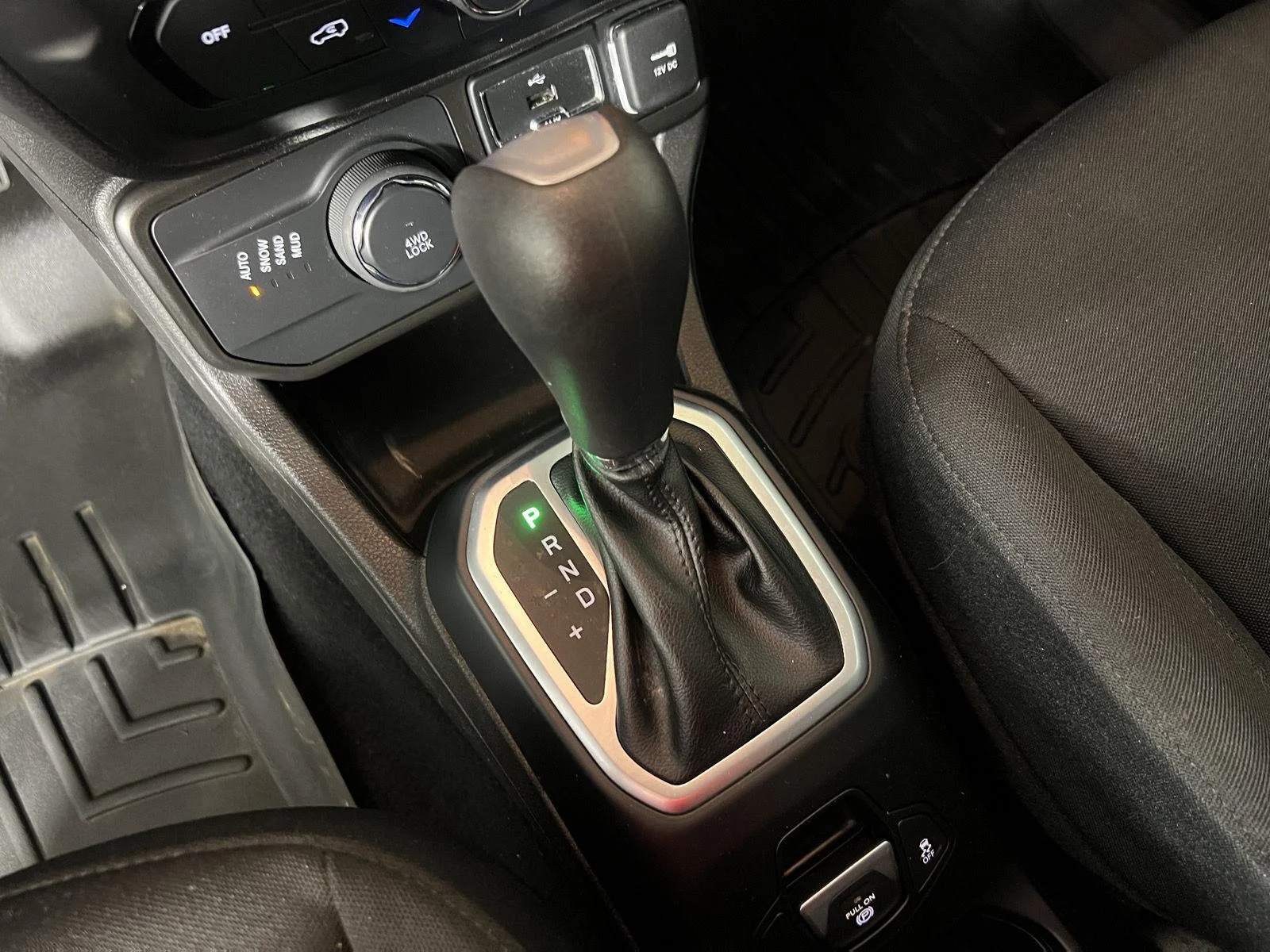 Used 2021  Jeep Latitude image 10
