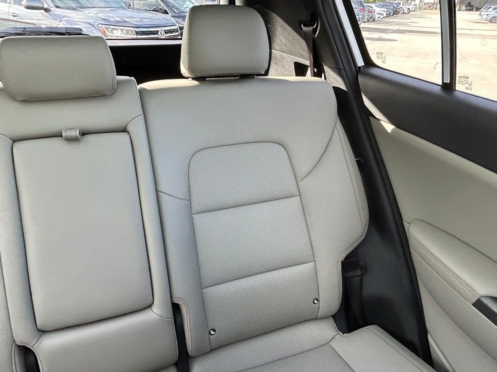 Used 2020 White Kia S image 14