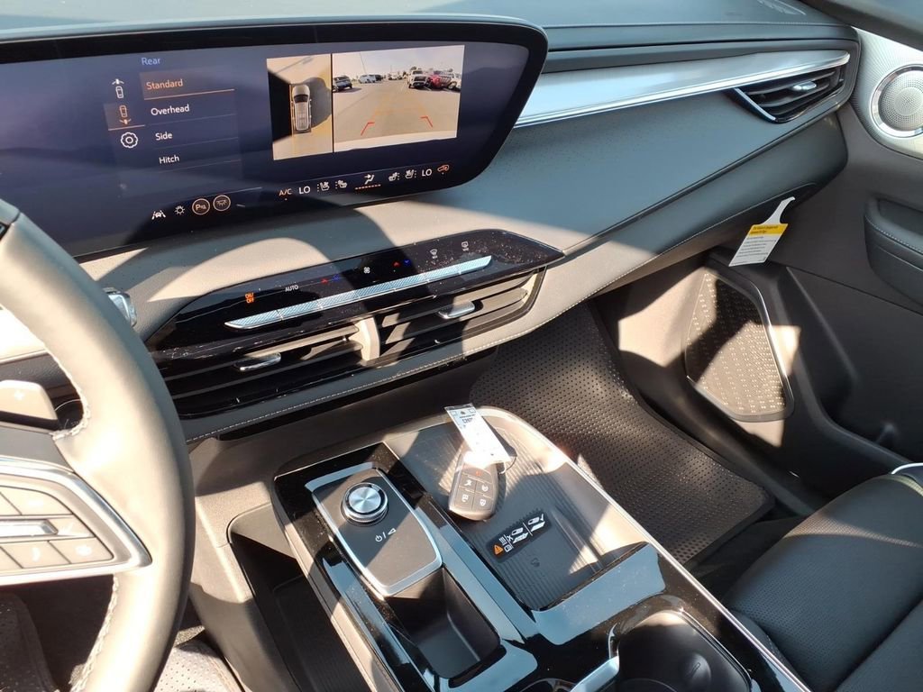New 2026 Iridescent White Tricoat Buick Avenir image 9
