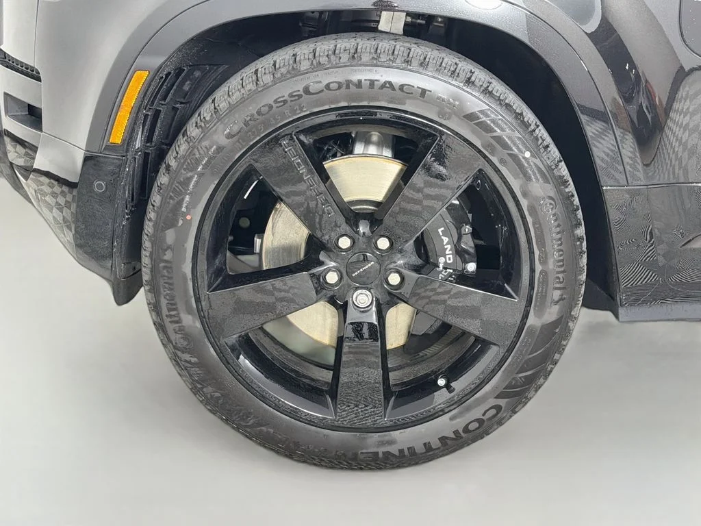 New 2026 Santorini Black Land Rover V8 image 33