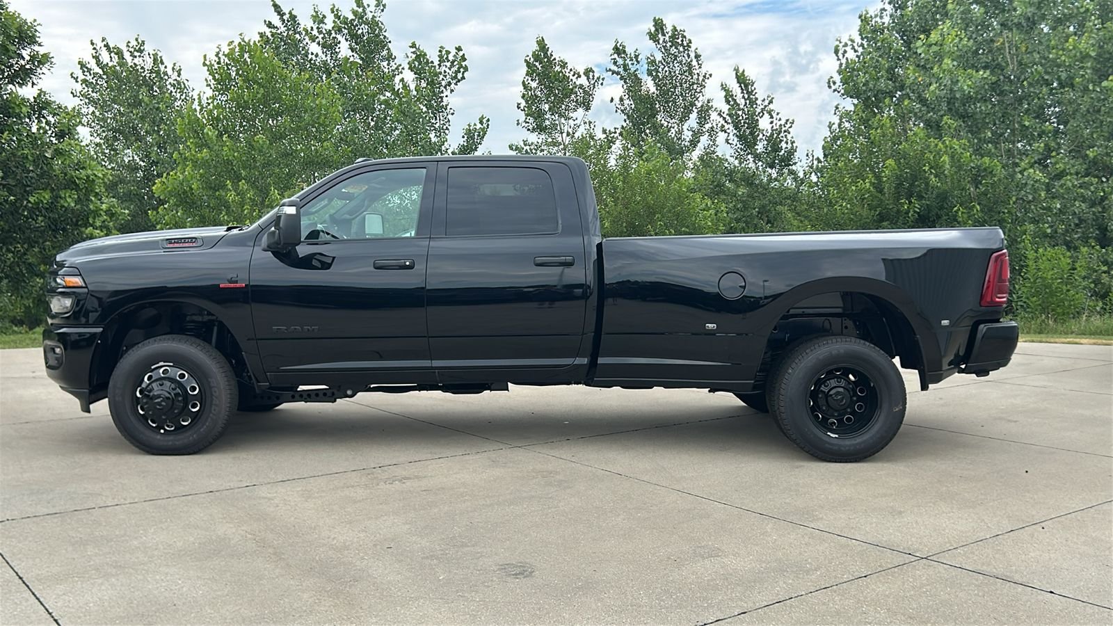New 2026 Diamond Black Crystal Pearlcoat RAM Big Horn image 7