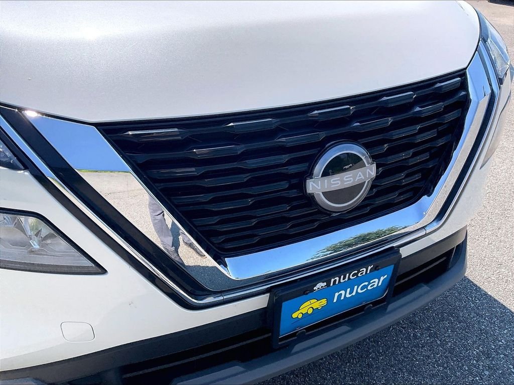 Used 2023 Pearl White Tricoat Nissan SV image 29