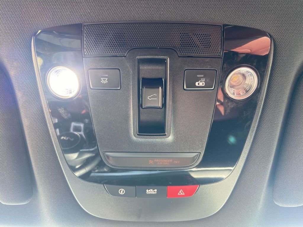 Used 2023 White Kia GT-Line image 19