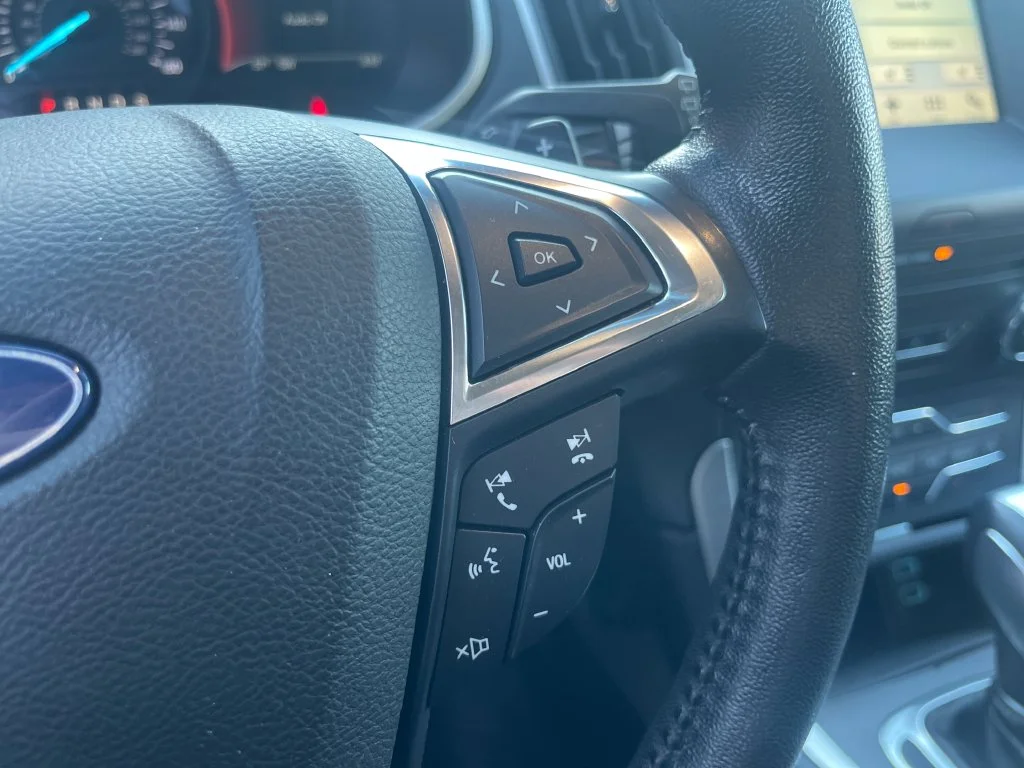 Used 2018 Blue Ford SEL image 22