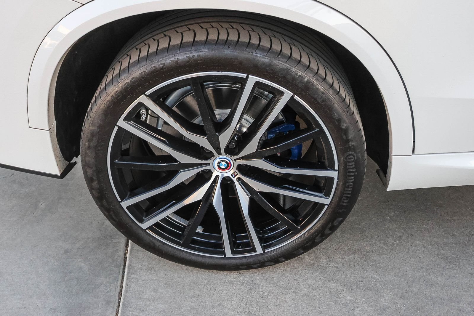 Used 2022 White BMW M50i image 13