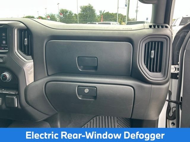 Used 2022 White Chevrolet Custom image 14