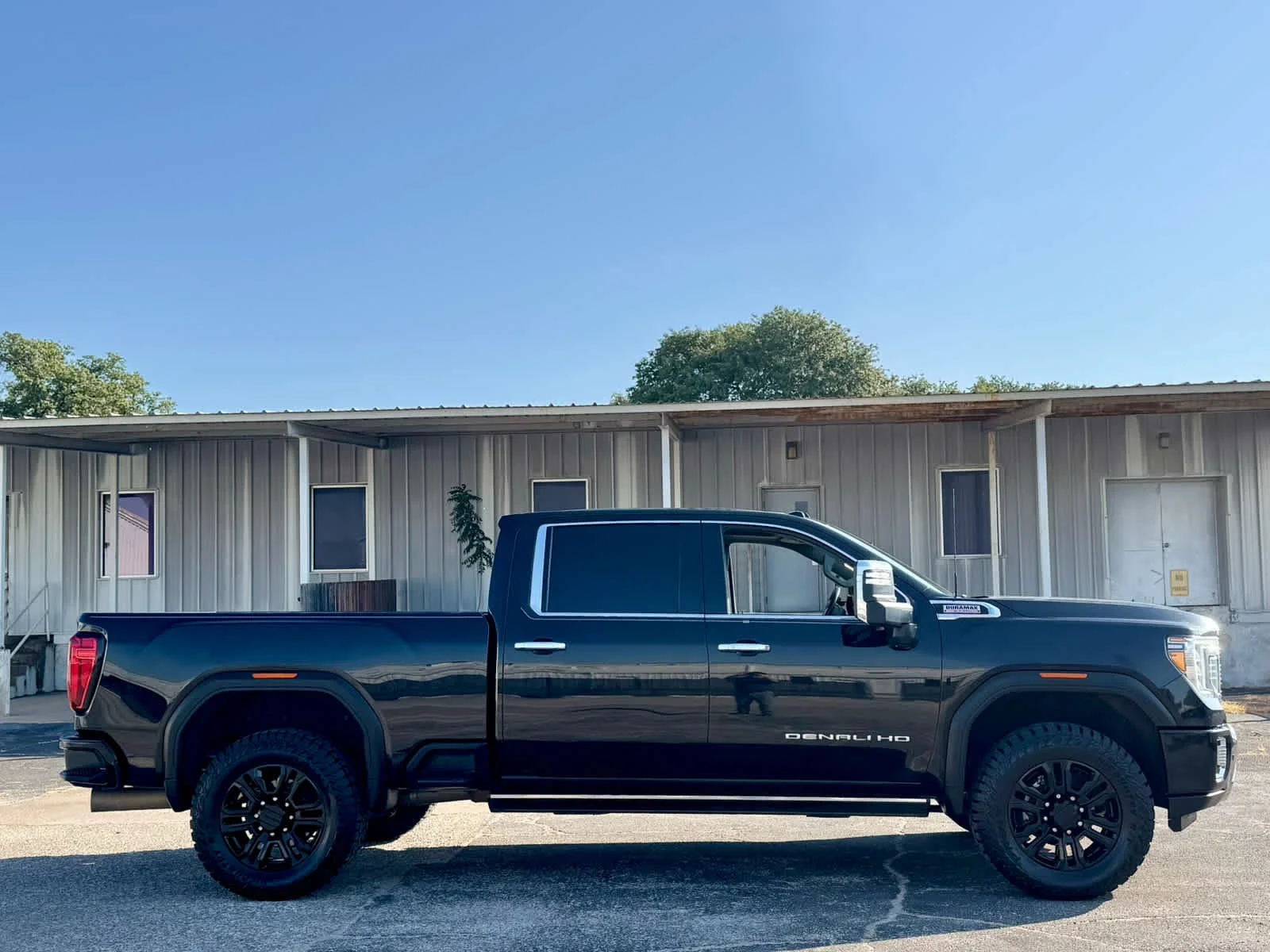 Used 2022 EBONY TWILIGHT METALLIC GMC Denali image 8