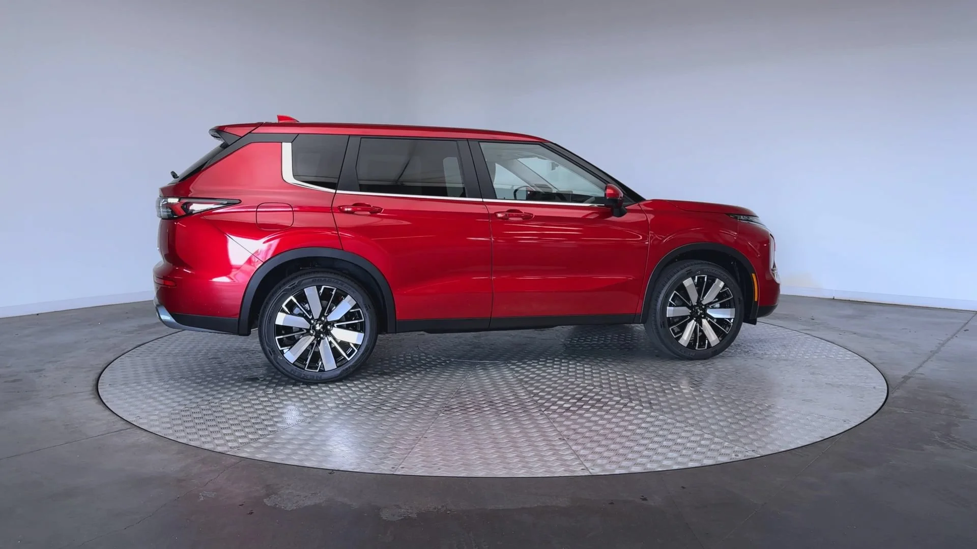 New 2026 Red Diamond Mitsubishi SE image 9