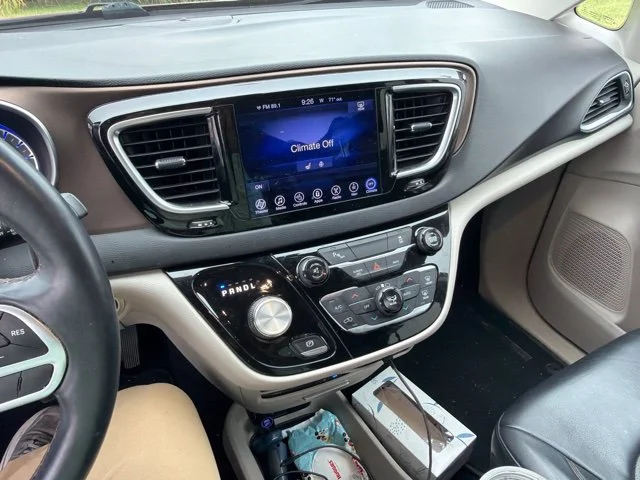 Used 2017 Red Chrysler Touring L Plus image 9