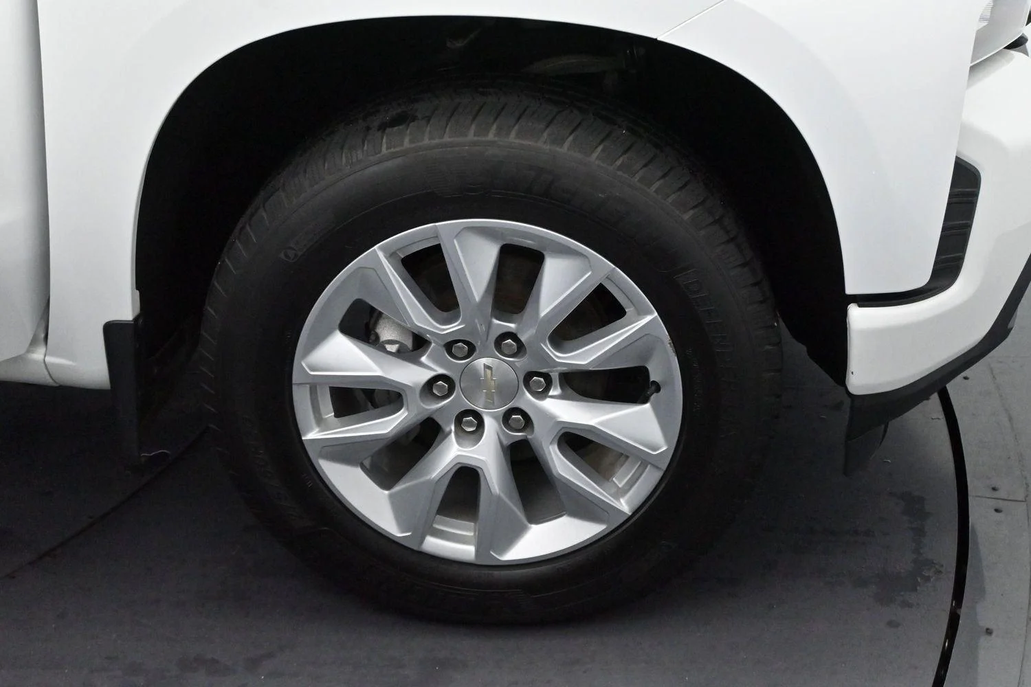 Used 2019 SUMMIT WHITE Chevrolet Custom image 26