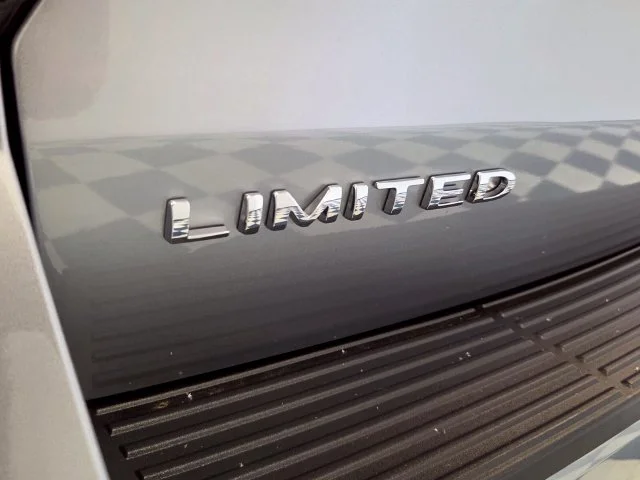 Used 2021 Silver Ford Limited image 6