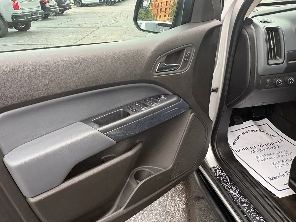 Used 2015 SILVER ICE METALLIC Chevrolet 4WD Z71 image 13