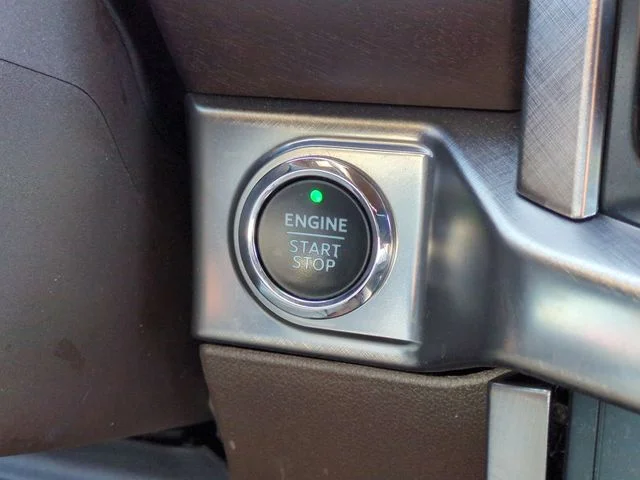 Used 2023  Ford King Ranch image 27