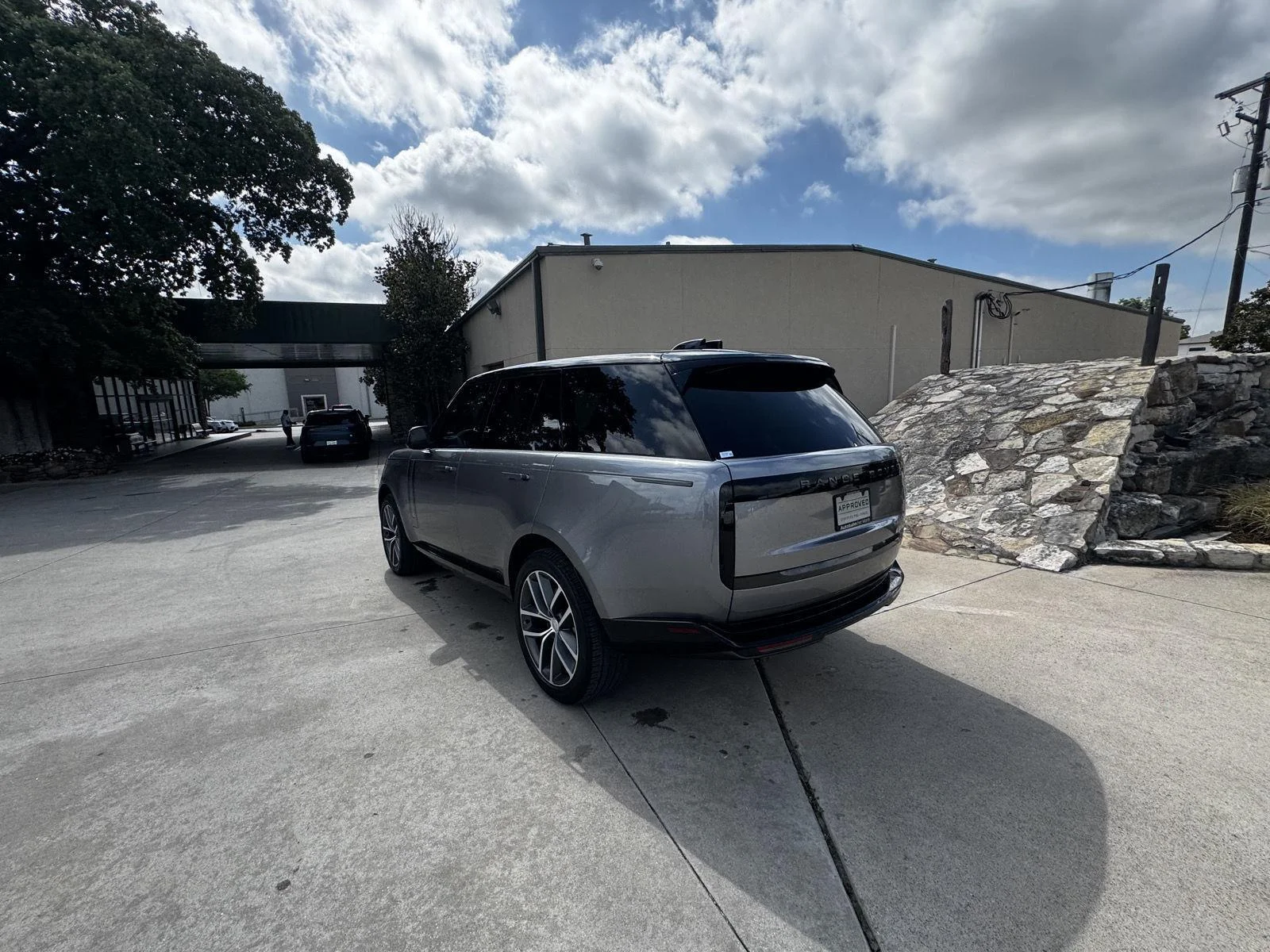 Used 2025 WHITE Land Rover SE image 3