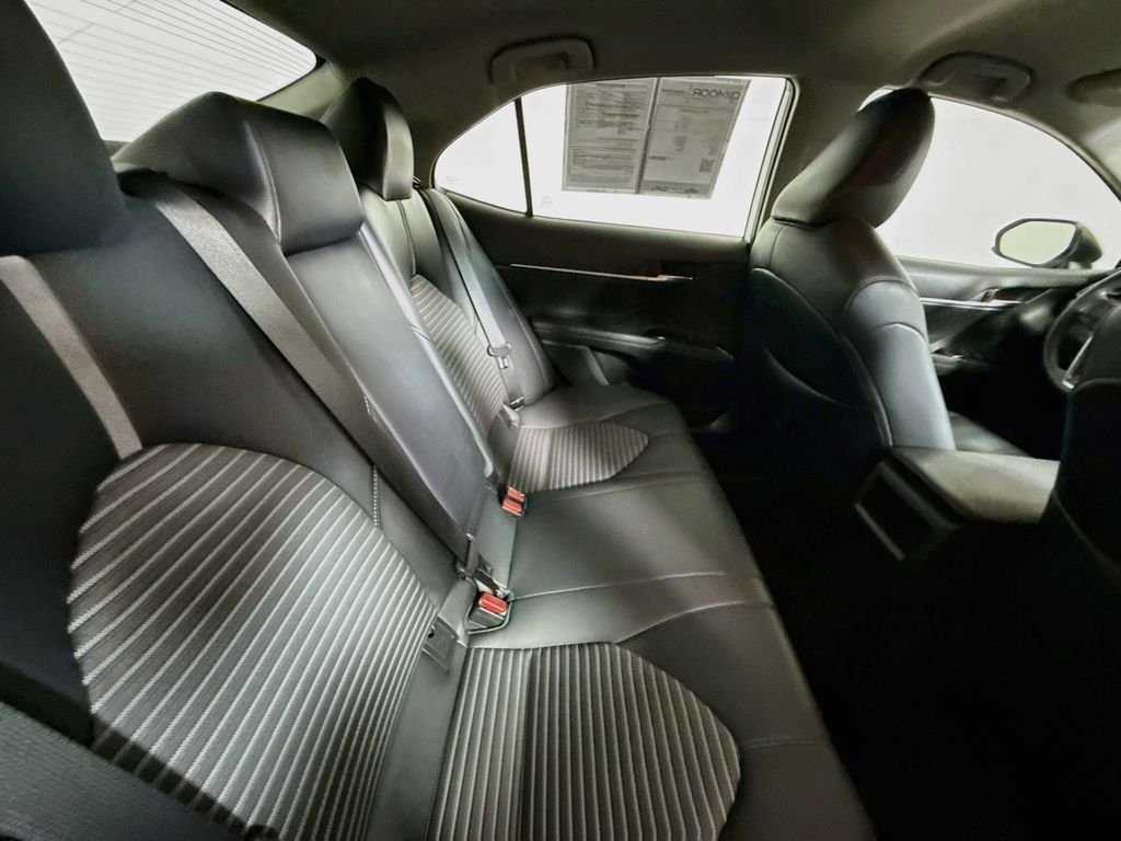 Used 2019 White Toyota  image 23
