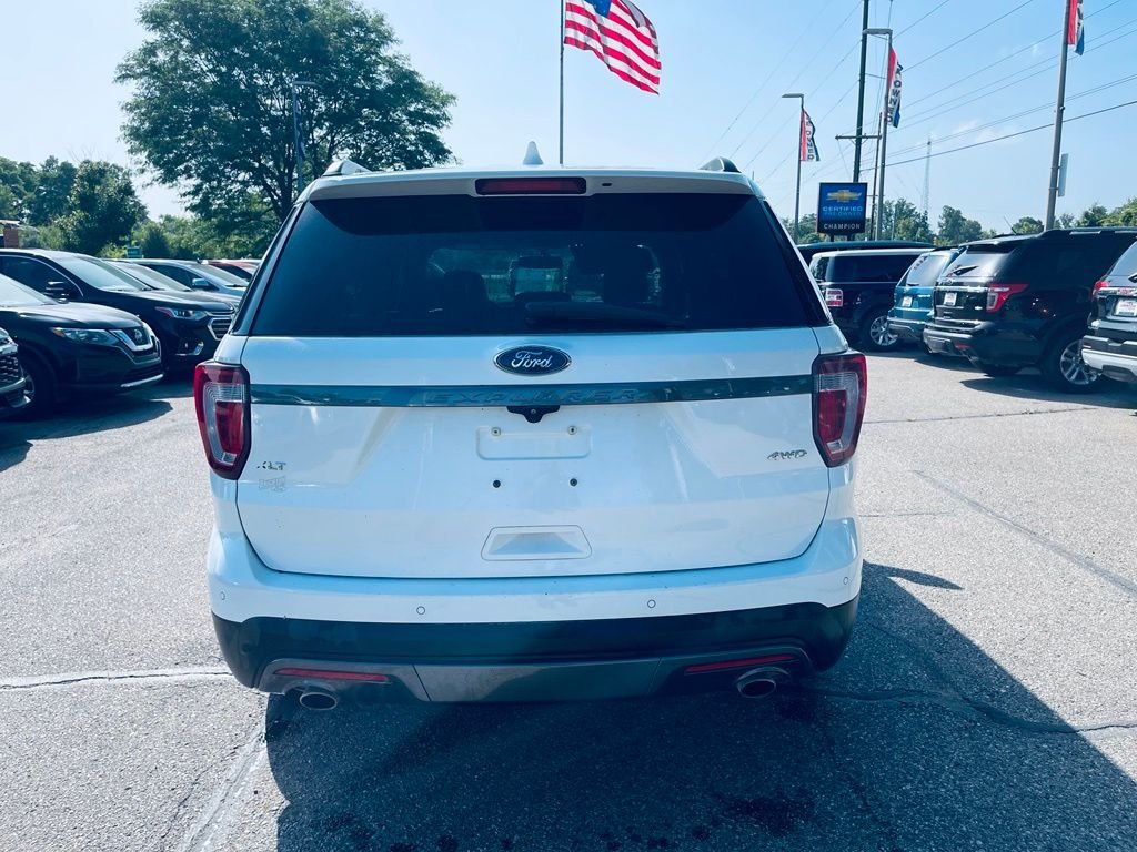 Used 2017 White Ford XLT image 5
