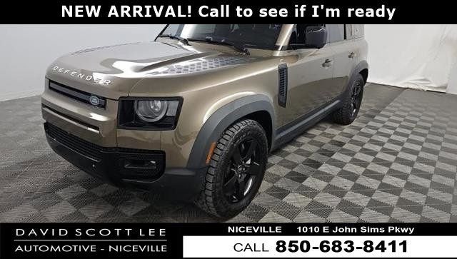 2023 Land Rover Defender SE's photo
