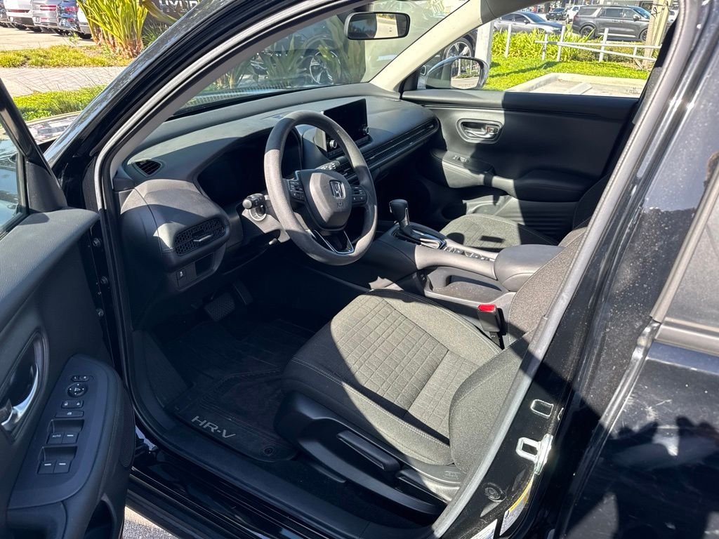 Used 2025  Honda LX image 3