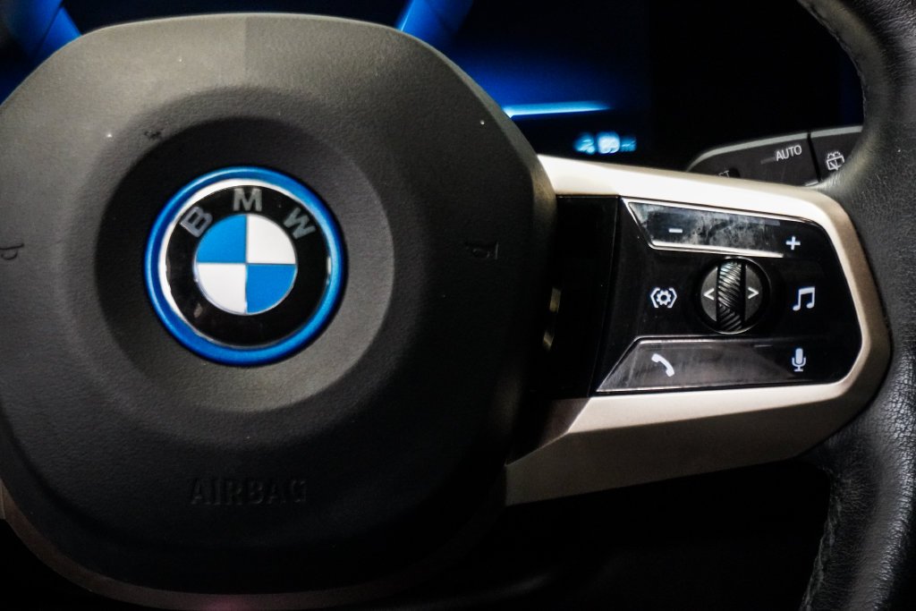 Used 2024 White BMW xDrive50 image 13