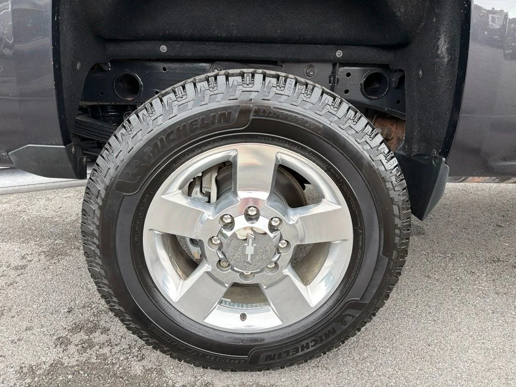 Used 2016 Gray Chevrolet LT image 13