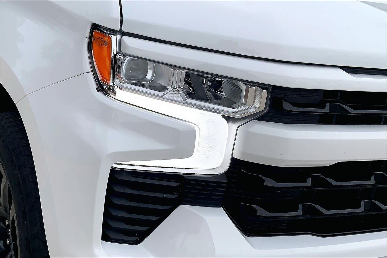 Used 2024 Summit White Chevrolet RST image 27