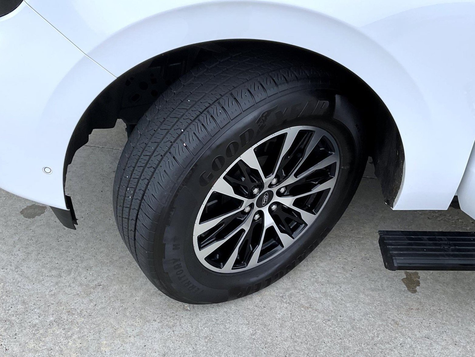 Used 2025 White Ford Platinum image 26
