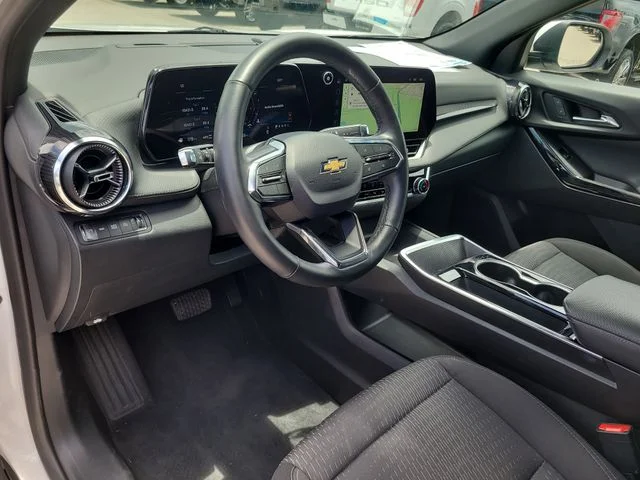 Used 2025 White Chevrolet LT image 18