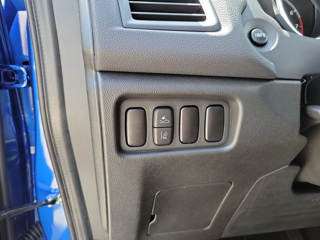 New 2027 OCTANE BLUE METALLIC Mitsubishi 2.0 S 2WD image 33