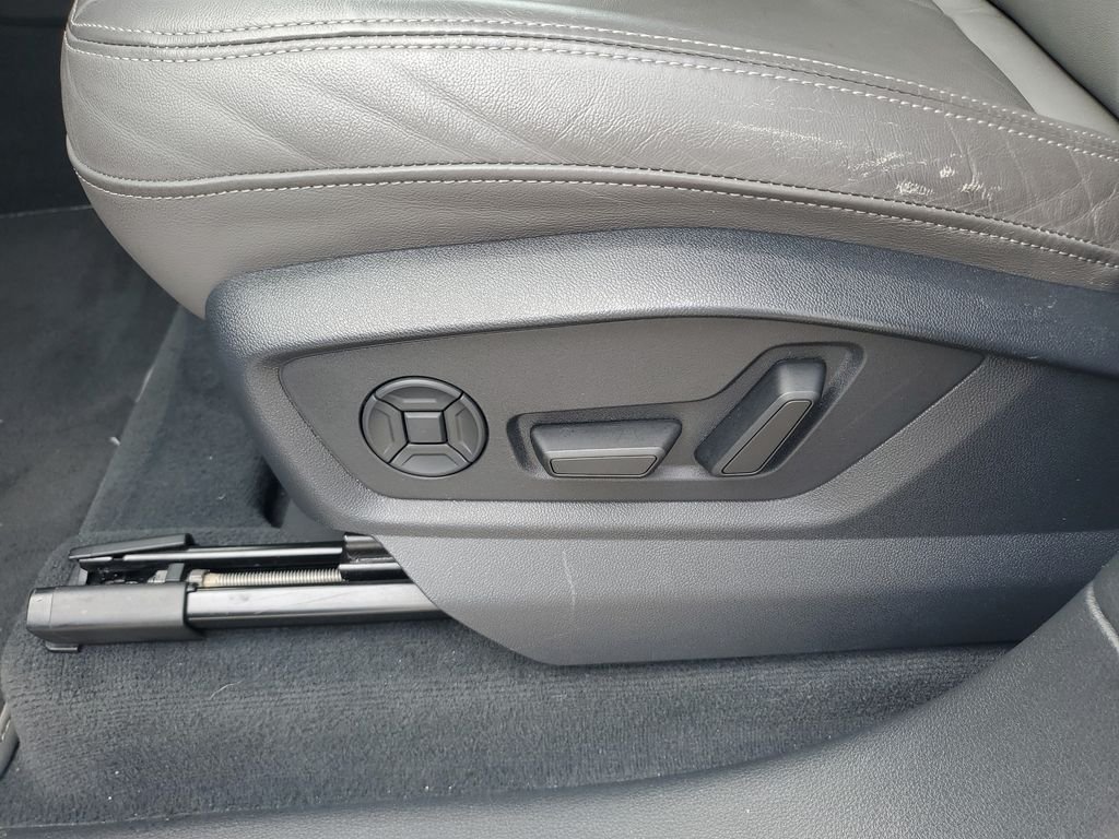 Used 2025  Audi 55 Premium Plus image 15