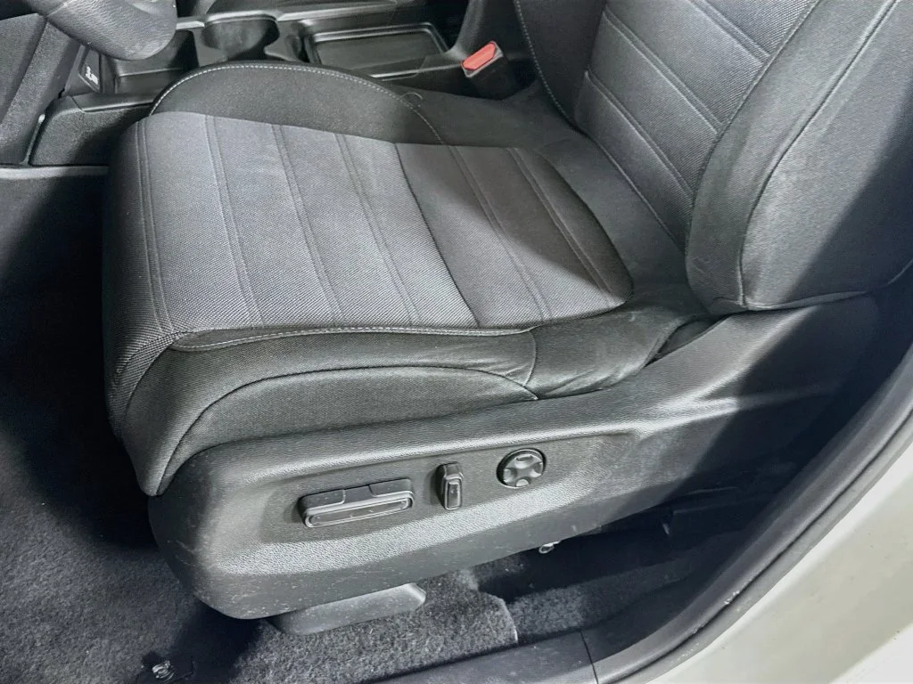 Used 2022 White Honda EX image 23