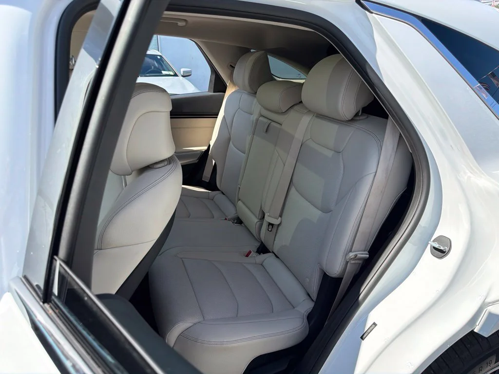 Used 2024 White Genesis 2.5T image 26