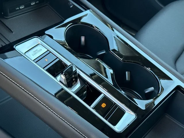 New 2026 Deep Black Pearl Volkswagen SE w/Technology image 38