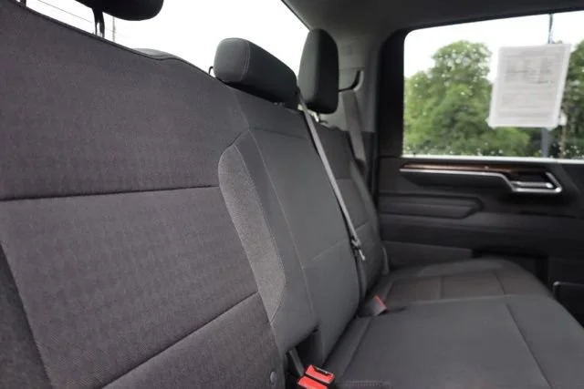 Used 2025 Summit White Chevrolet LT image 31